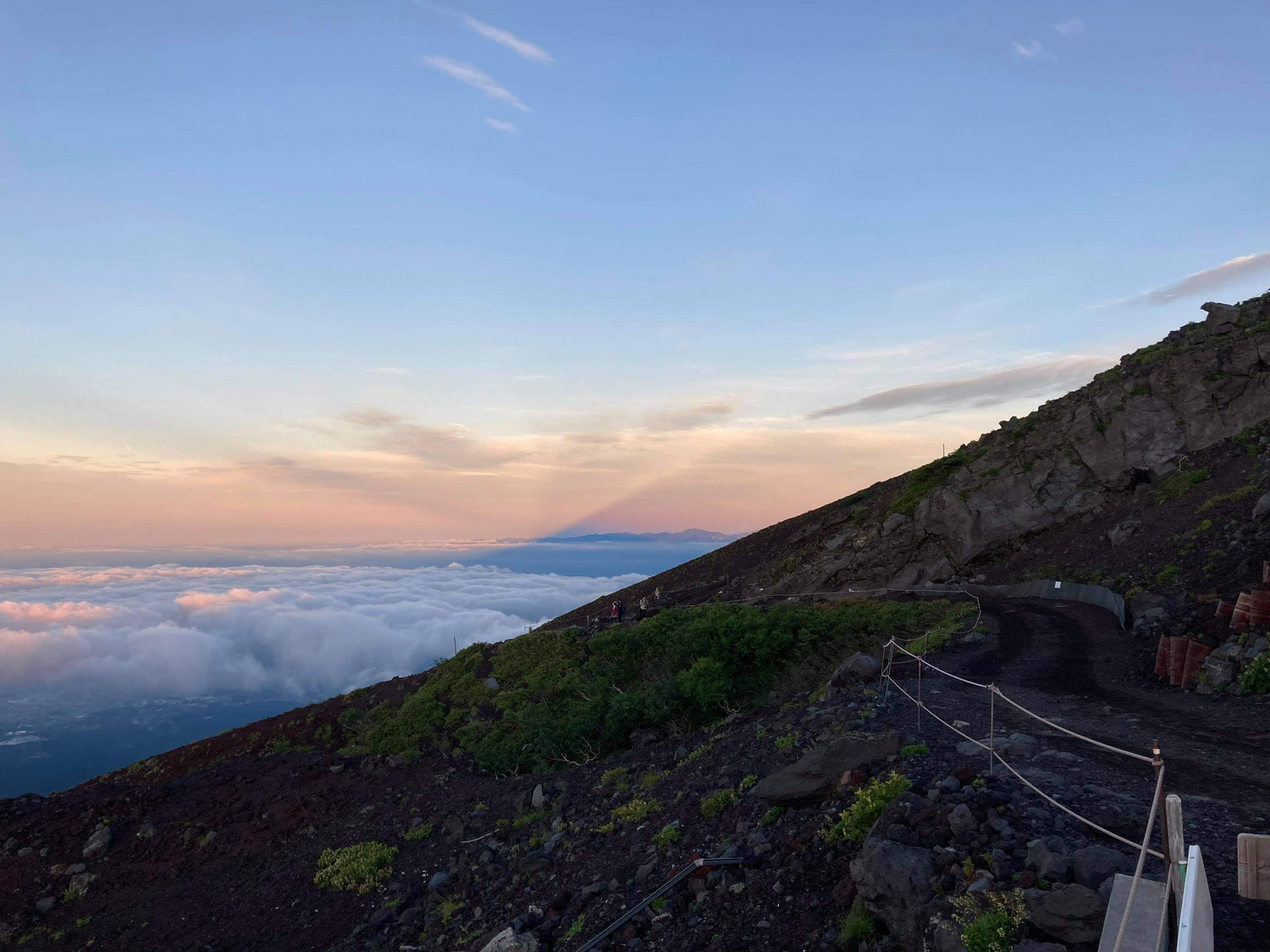 富士山と富士山の影